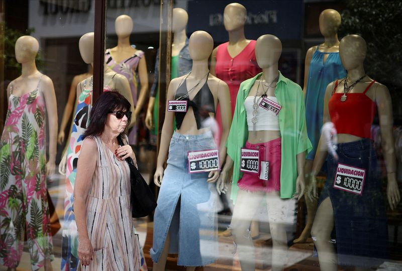 Argentine Economic Output Falls in November, Initial Contraction of 2025