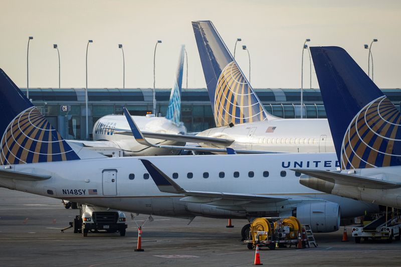 United draws ’line in the sand’ in escalating Chicago O’Hare fight with American Airlines