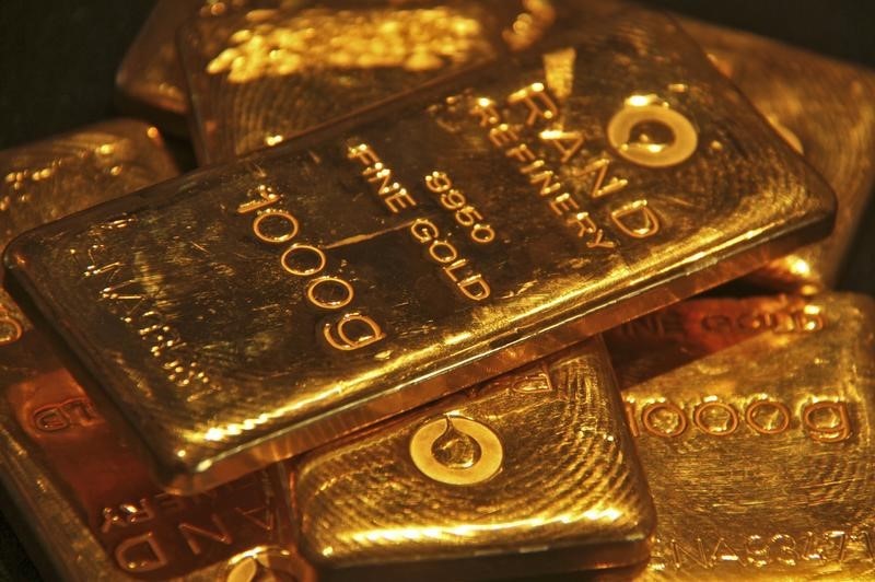 Gold Hits Record High Amid Safe-Haven Demand; Yardeni Forecasts $10,000 by 2029